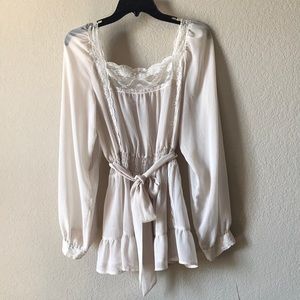 Blouse with lace detail